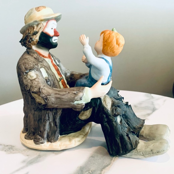 Emmet Kelly Jr. Vintage Collectable Figurine Clown with Girl sitting on lap - Picture 1 of 3